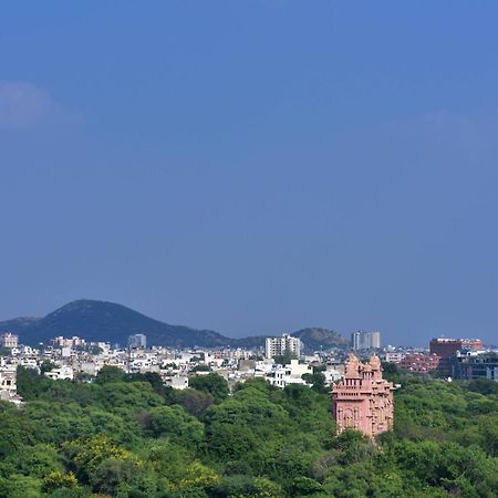Jaipur Marriott Hotel Exteriör bild View of the city