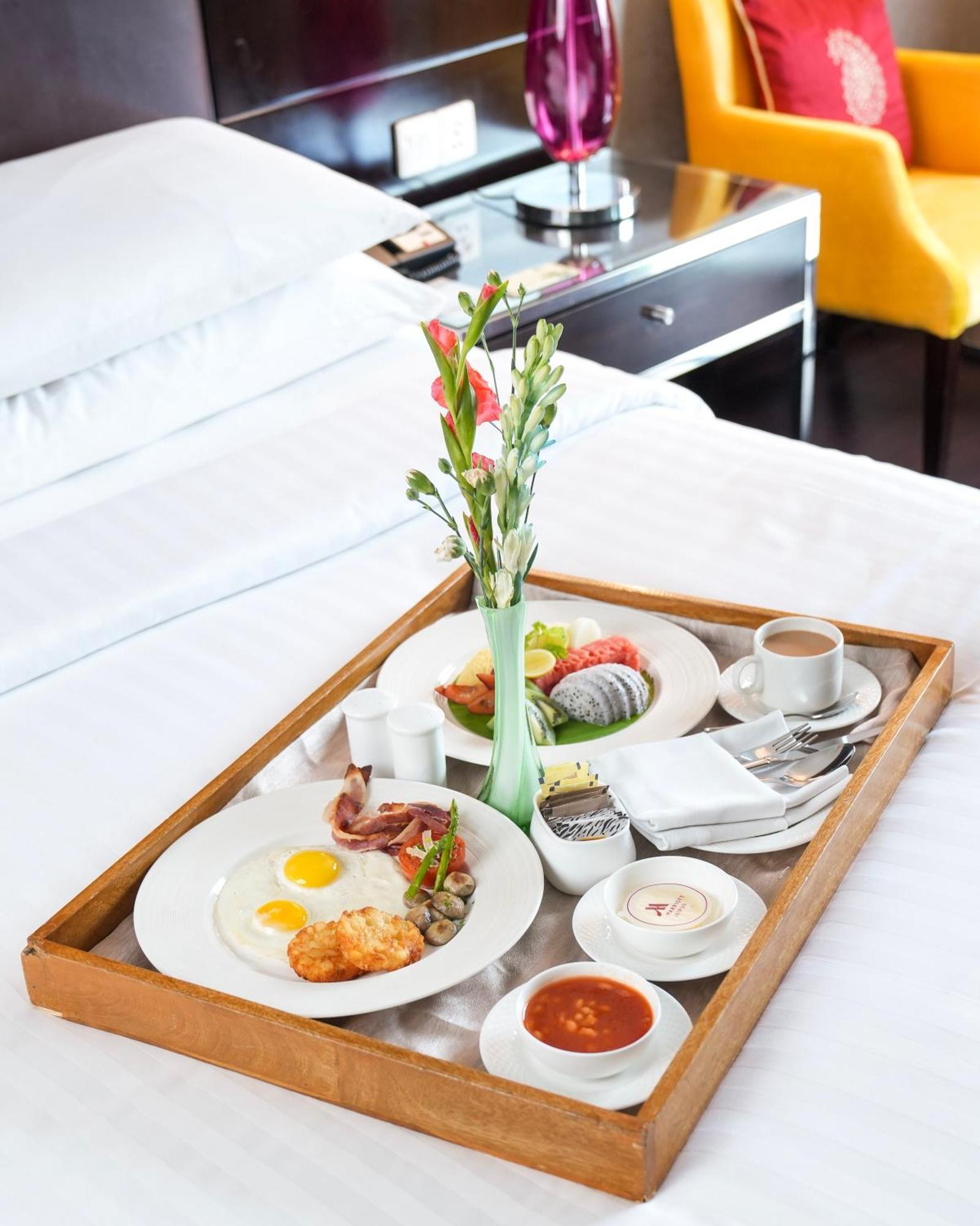 Jaipur Marriott Hotel Exteriör bild Room service breakfast