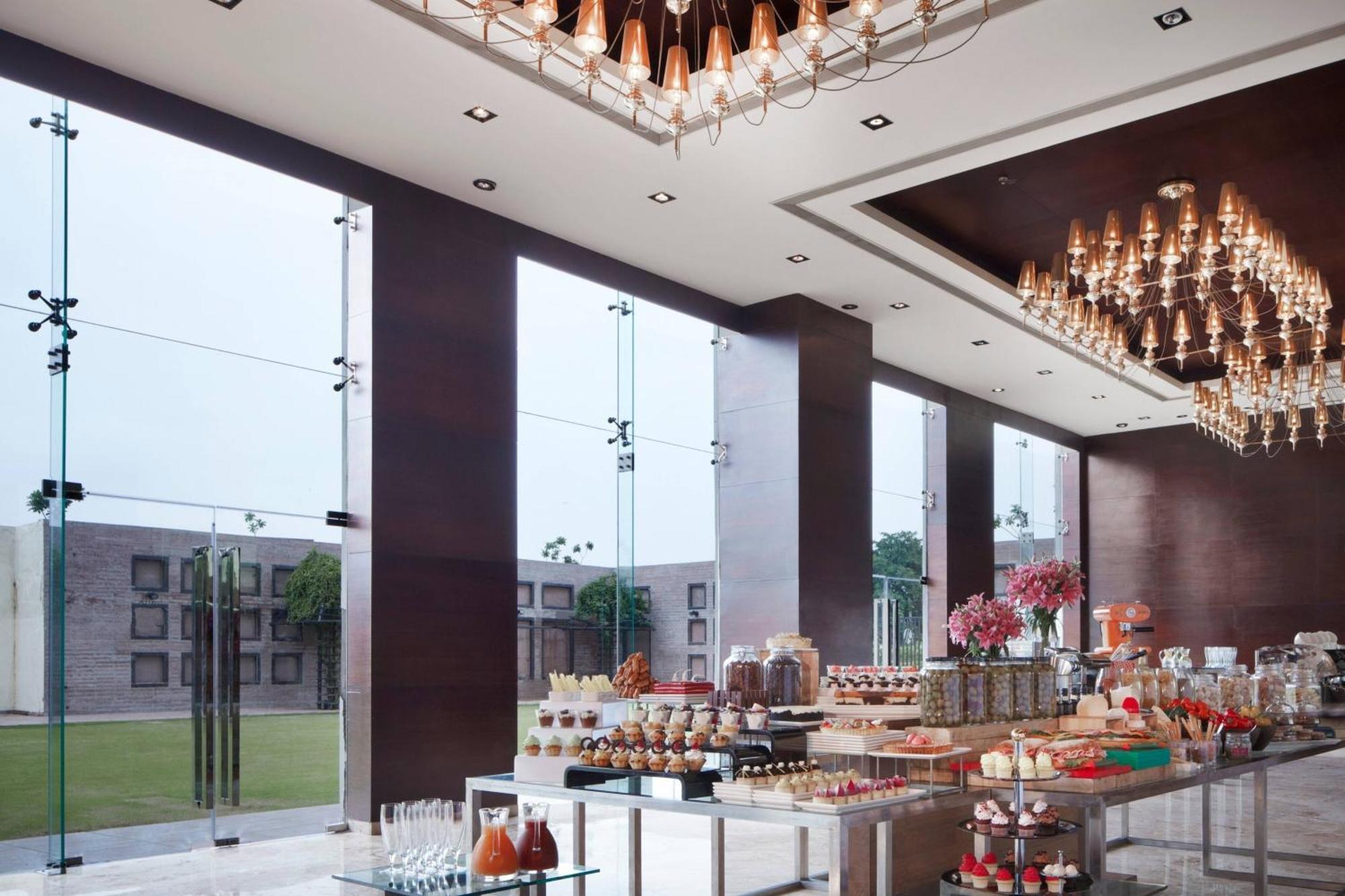 Jaipur Marriott Hotel Exteriör bild The lobby