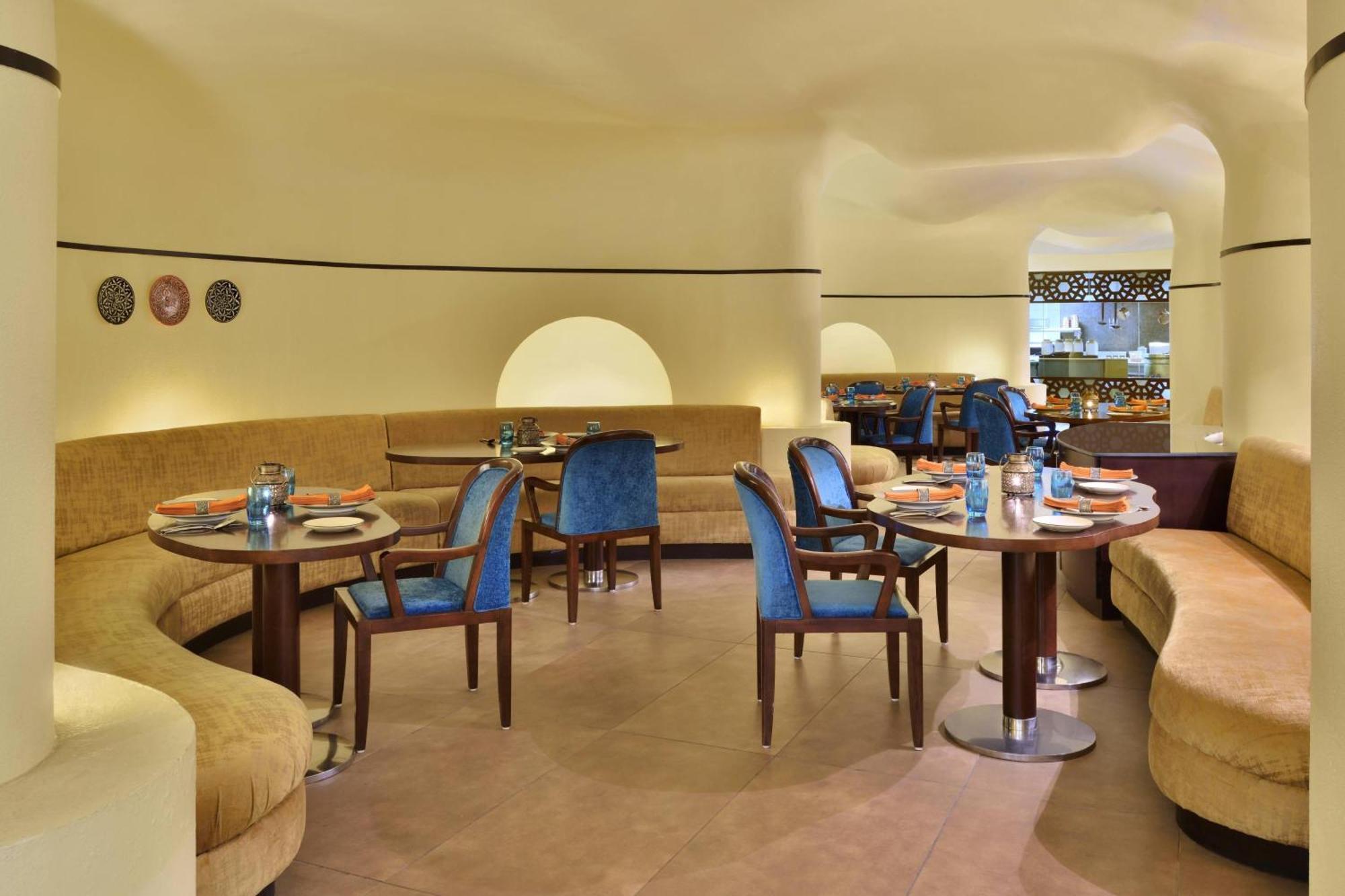 Jaipur Marriott Hotel Exteriör bild The restaurant