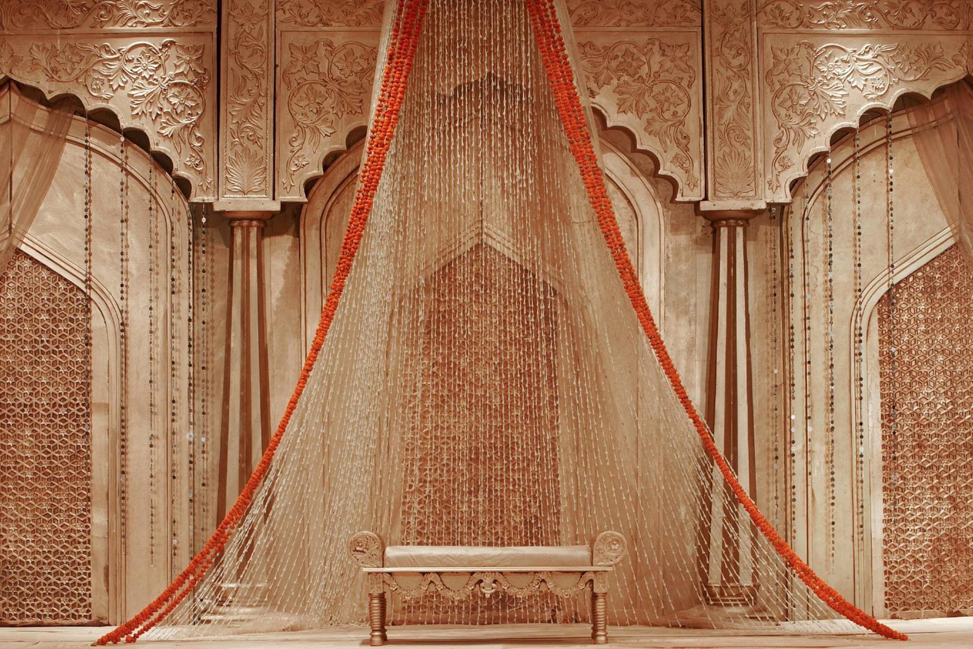 Jaipur Marriott Hotel Exteriör bild The interior of the temple