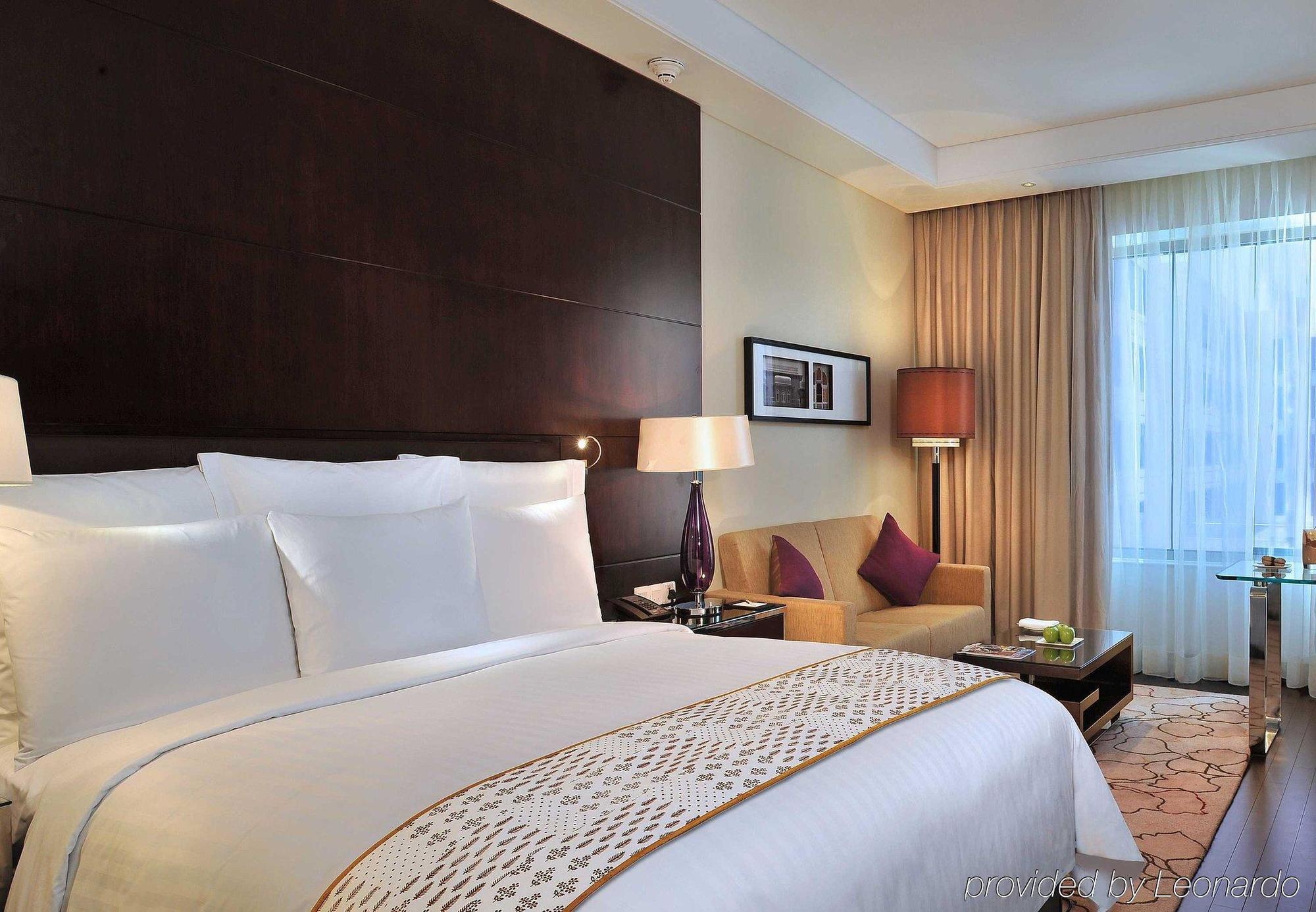 Jaipur Marriott Hotel Rum bild A room at the hotel